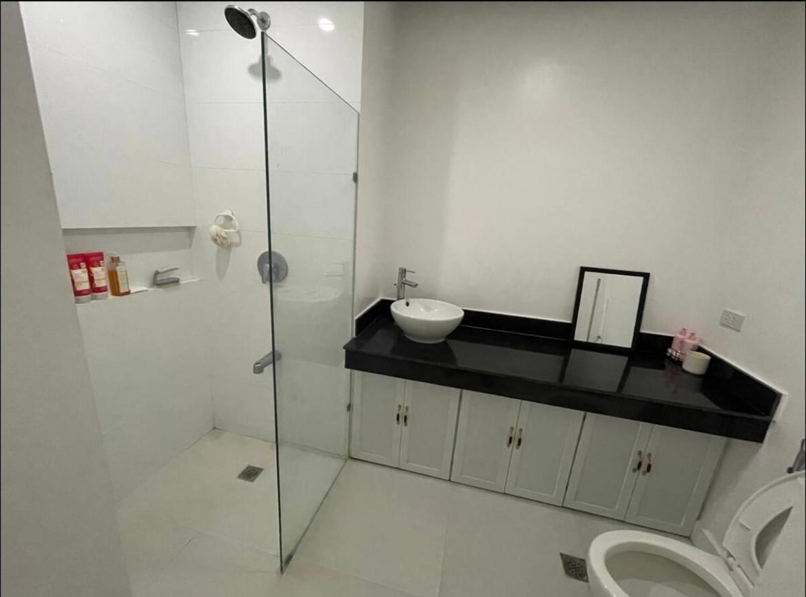 1 Bedroom Unit At One Pontefino Tower Batangas Exterior foto