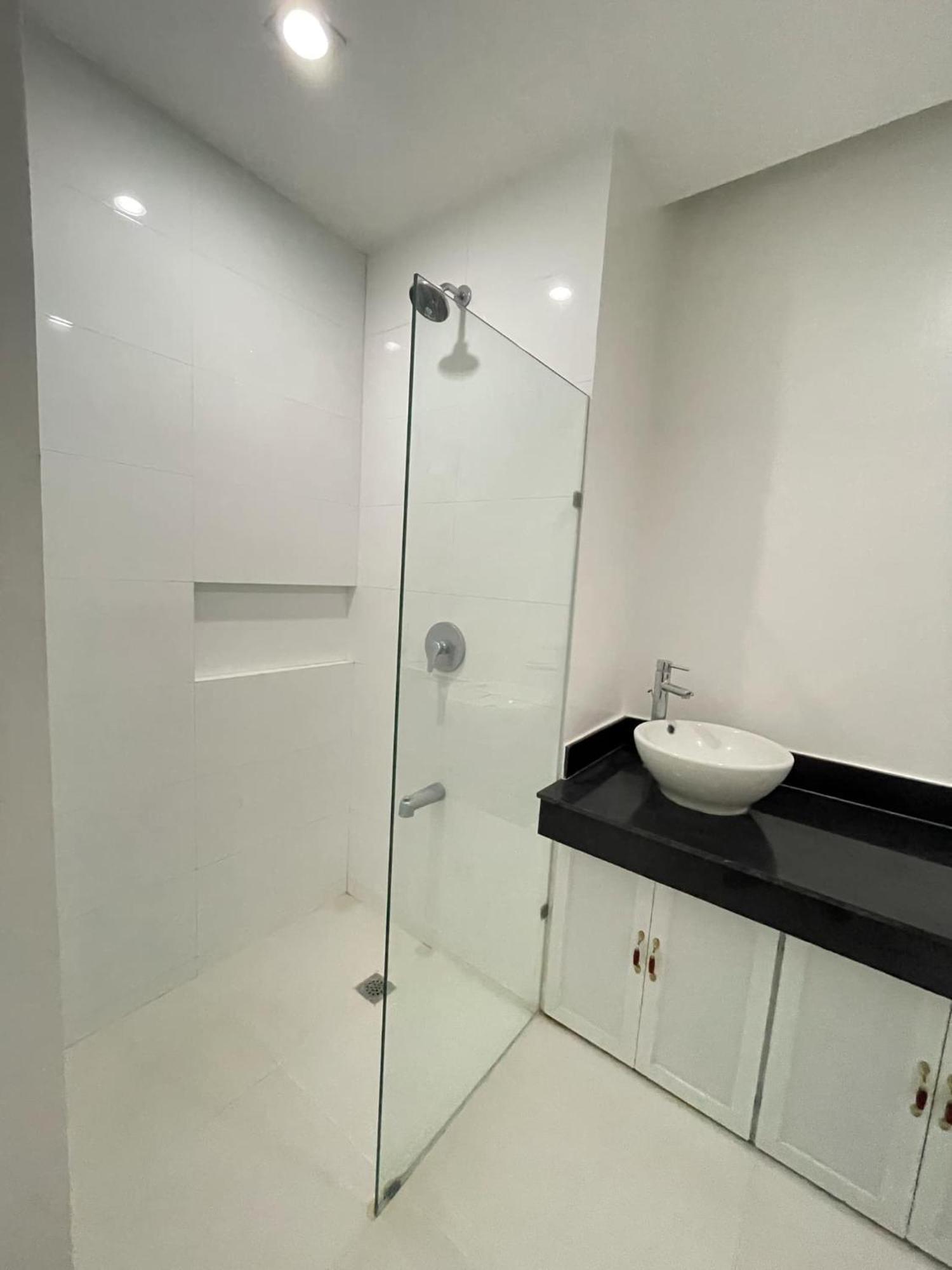 1 Bedroom Unit At One Pontefino Tower Batangas Exterior foto